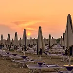 公寓 Elegant Seafront In 比比翁